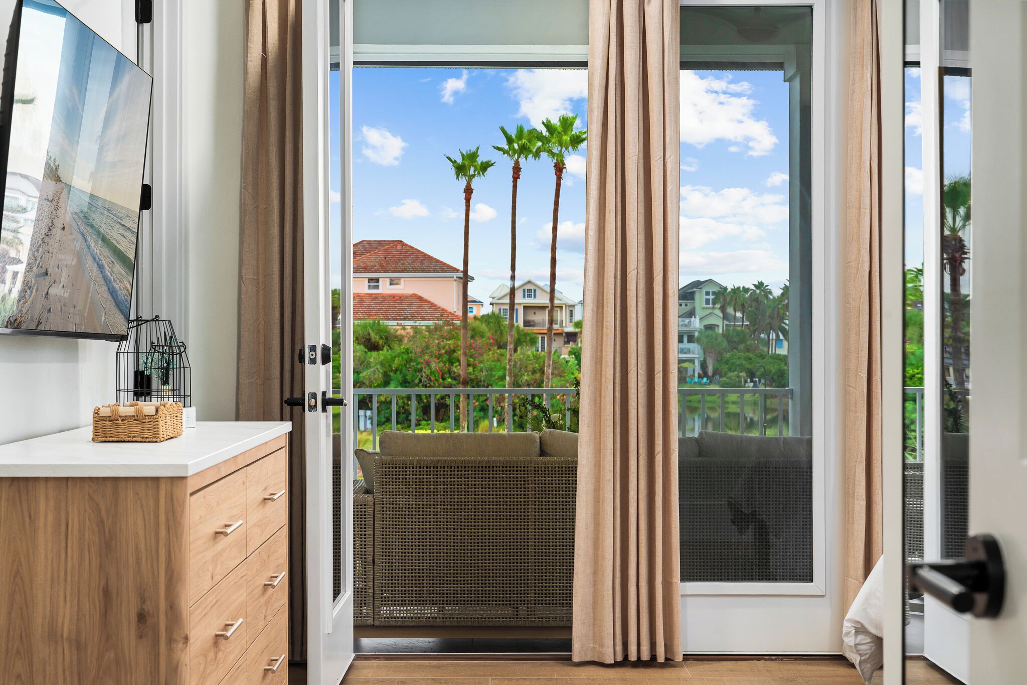 Smart TV, foosball, stereo