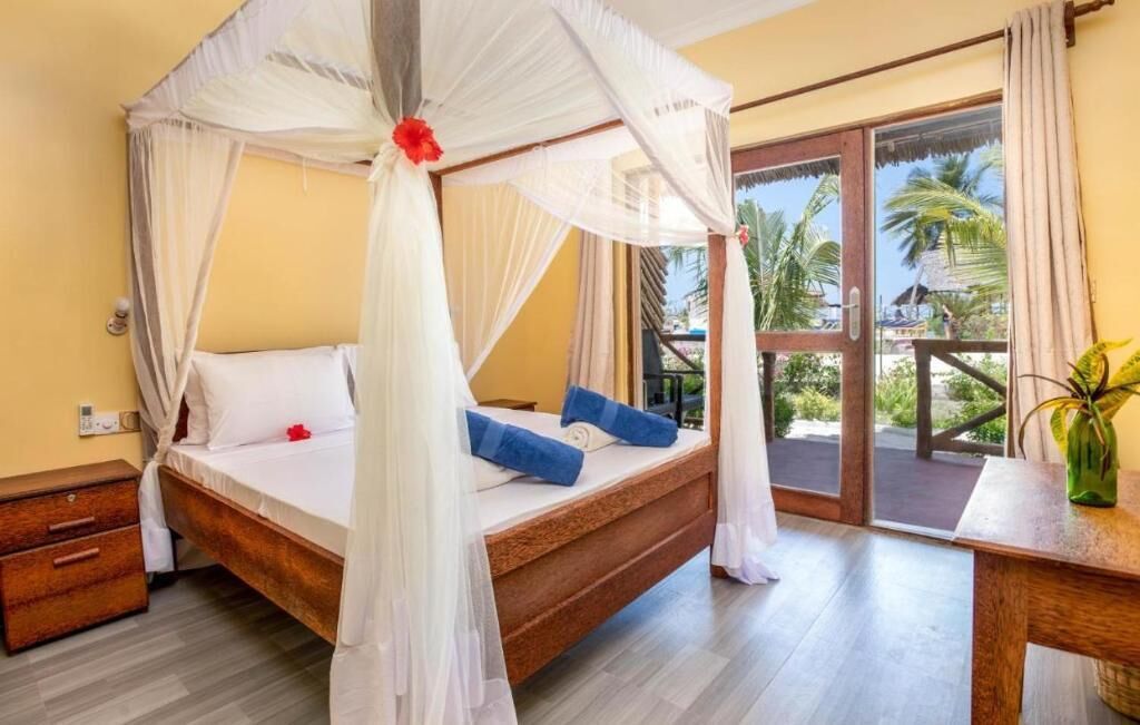 Deluxe Bungalow, Garden View | In-room safe, desk, blackout drapes, soundproofing