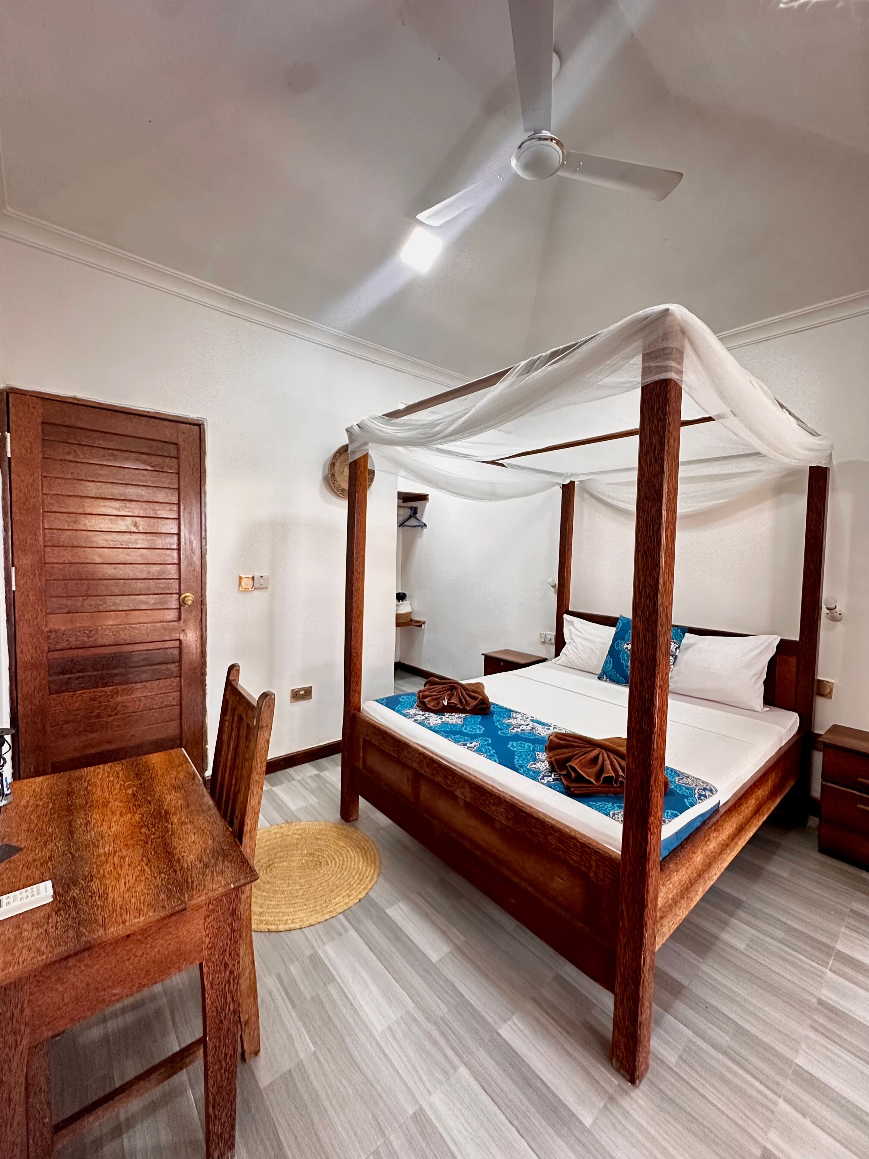 Deluxe Bungalow, Garden View | In-room safe, desk, blackout drapes, soundproofing