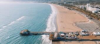 Santa Monica 2 Bedroom Home - Short Drive to the Beach!