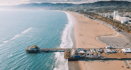 Santa Monica 2 Bedroom Home - Short Drive to the Beach!