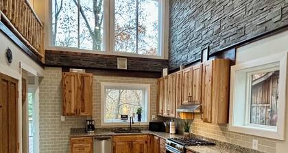 Riverfront Modern Chalet Year Round, Pet Friendly