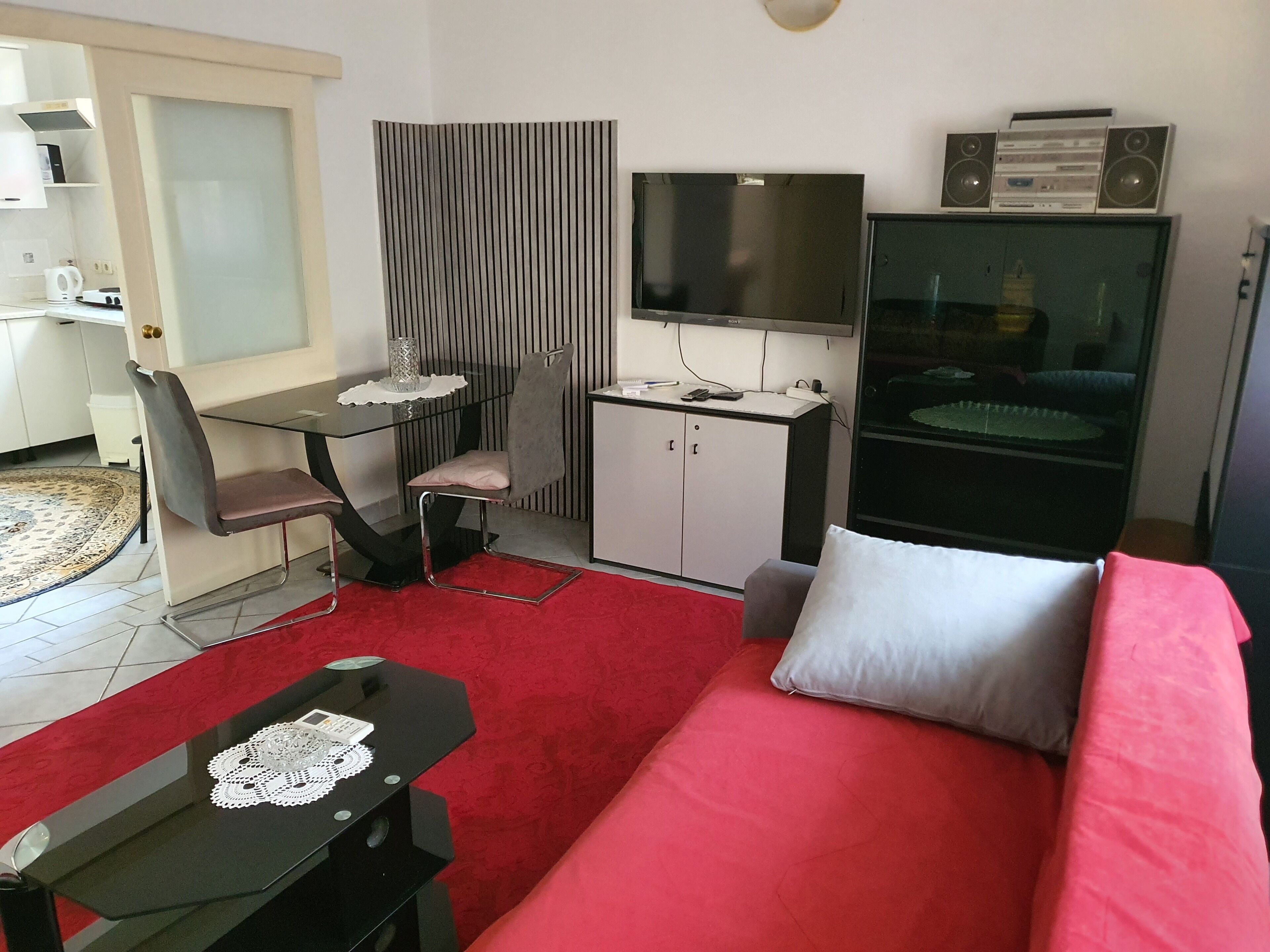 1 slaapkamer, een strijkplank/strijkijzer, gratis wifi, beddengoed