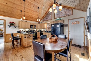 Fridge, microwave, oven, stovetop - Dream Weaver Smoky Mountain Cabin, 2bed/2bath w/ Hottub & Mt Views! (Bryson City)