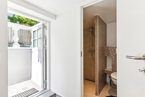 Haartrockner, Handtücher, Seife, Shampoo