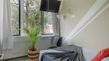 1 dormitorio, escritorio, wifi gratis y ropa de cama