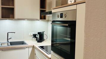 Kühlschrank, Ofen, Herdplatte, Geschirrspüler