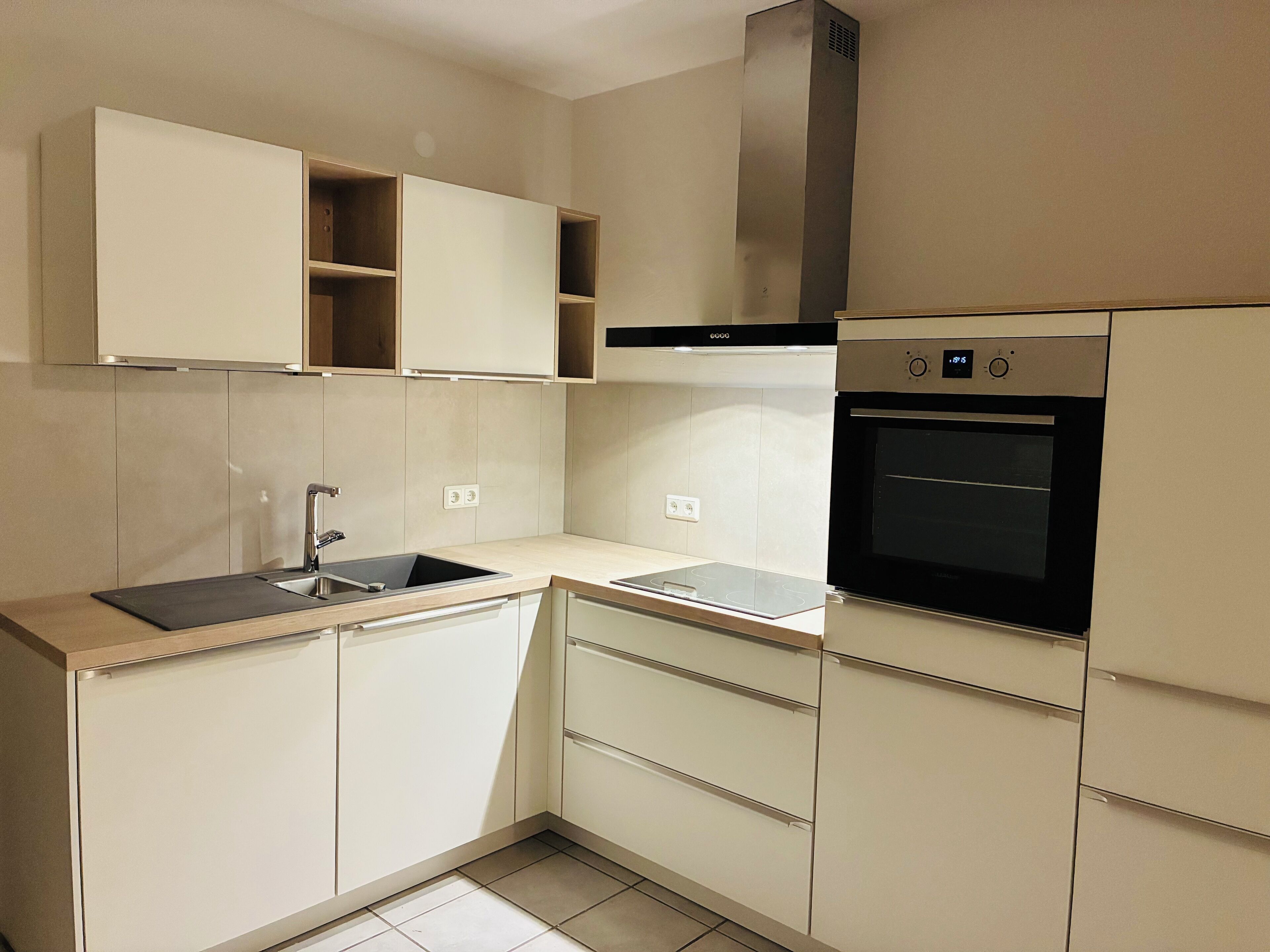 Refrigerador, horno, placa de cocina, lavavajillas