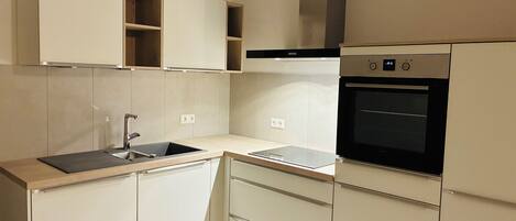 Refrigerador, horno, placa de cocina, lavavajillas