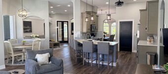 Spacious 4-bedroom house with pool,  close to beaches, shopping and restaurants