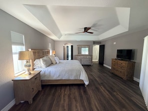 4 bedrooms, desk, iron/ironing board, travel crib