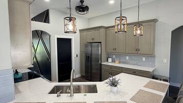 Mikrowelle, Ofen, Herdplatte, Geschirrspüler