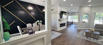 Spacious 4-bedroom house with pool, close to beaches, shopping and restaurants