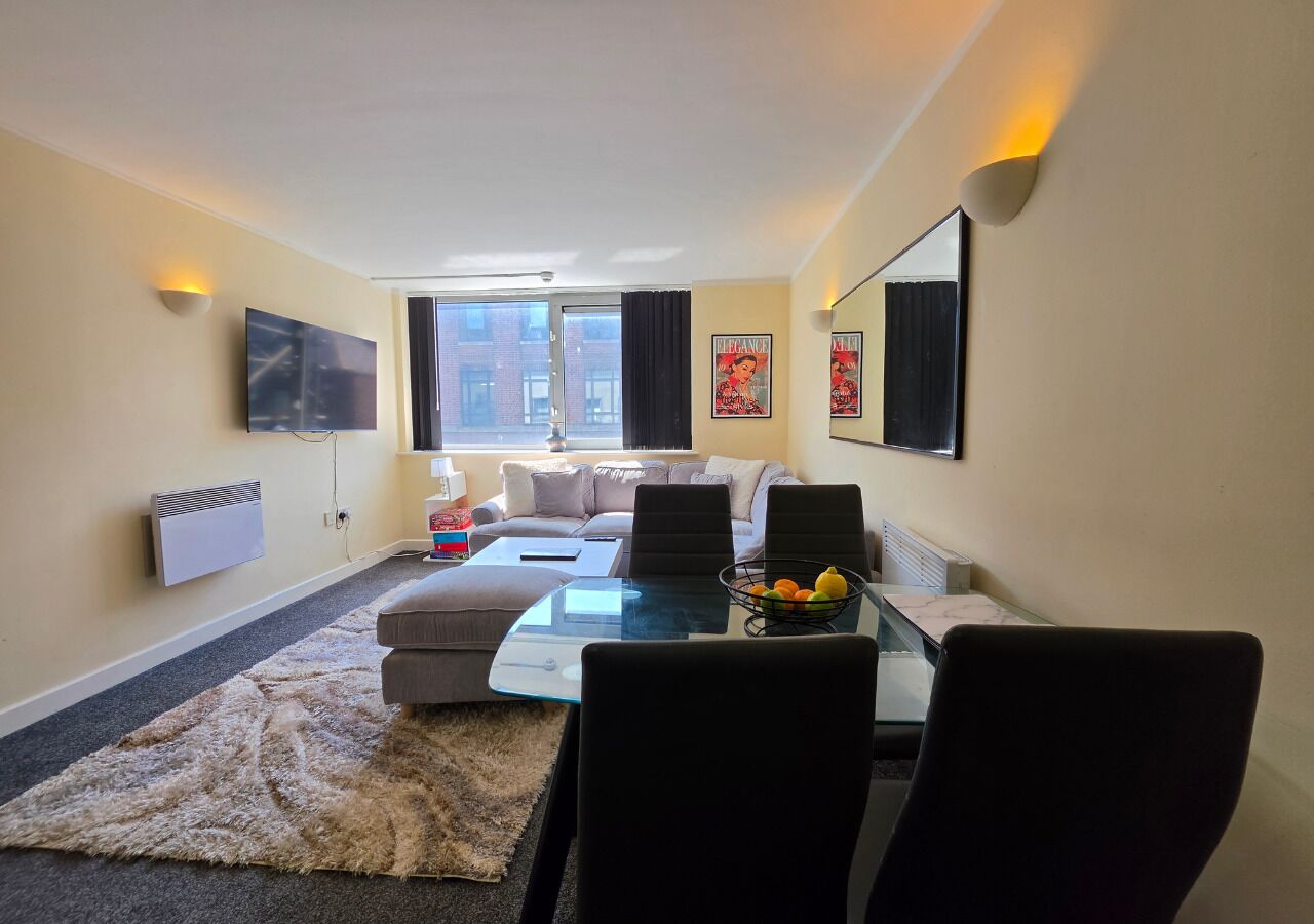Apartment, Private Bathroom | Restaurant