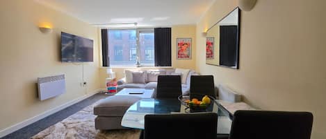 Apartment, Private Bathroom | Restaurant