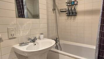 Comfort Apartment, City View | Bathroom