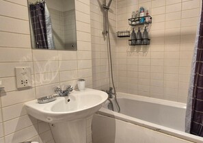 Comfort Apartment, City View | Bathroom