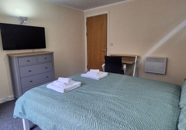 Comfort-Apartment, Stadtblick | Verdunkelungsvorhänge, Bügeleisen/Bügelbrett, kostenloses WLAN