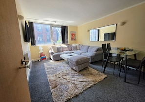 Apartment, Private Bathroom | Lounge