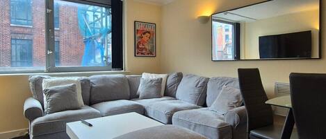 Căn hộ tiện nghi đơn giản, quang cảnh thành phố | Lounge