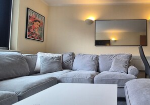 Comfort Apartment, City View | Ruang tamu