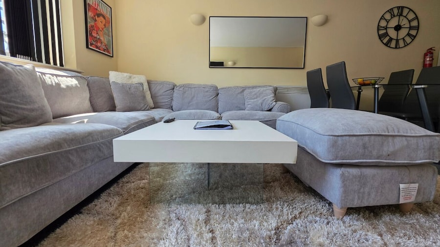 Stylish 1BR Flat Next to Hockley