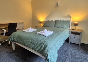 Comfort-Apartment, Stadtblick | Verdunkelungsvorhänge, Bügeleisen/Bügelbrett, kostenloses WLAN