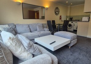 Comfort Apartment, City View | Ruang tamu