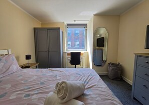Apartment, Private Bathroom | Blackout drapes, iron/ironing board, free WiFi - Stylish 1BR Flat Next to Hockley (Nottingham)