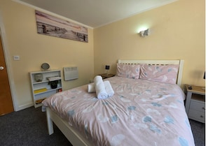 Appartement, salle de bains privée | Rideaux occultants, fer et planche à repasser, Wi-Fi gratuit