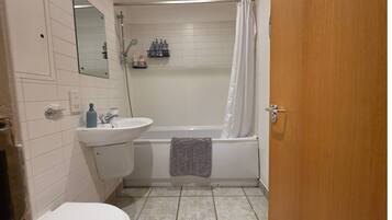 Apartment, eigenes Bad | Badezimmer