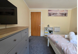 Apartment, Private Bathroom | Blackout drapes, iron/ironing board, free WiFi