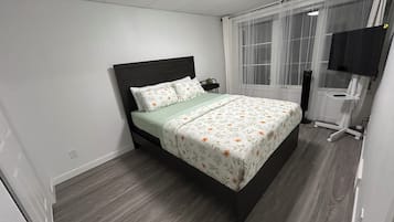 1 dormitori, planxa i posts de planxar i wifi