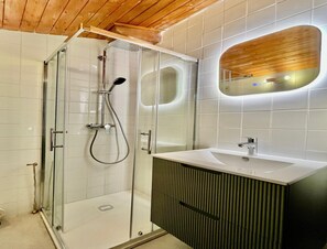 Apartment | Bathroom - Cosy, Bright Apartment in Allos (Allos)