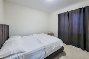 Iron/ironing board, WiFi, bed sheets