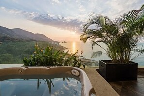 Outdoor spa tub - Luxurious Three Bedroom Panoramic Suite with stunning Ocean views (Puerto Vallarta)