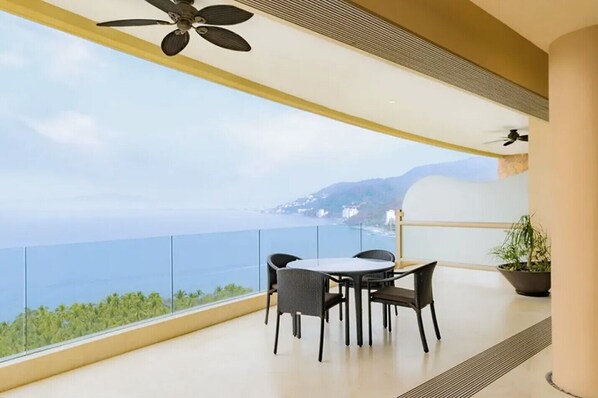 Outdoor dining - Luxurious Three Bedroom Panoramic Suite with stunning Ocean views (Puerto Vallarta)