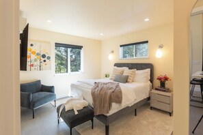 مكواة/لوح كي وخدمة الإنترنت وملاءات أسرّة