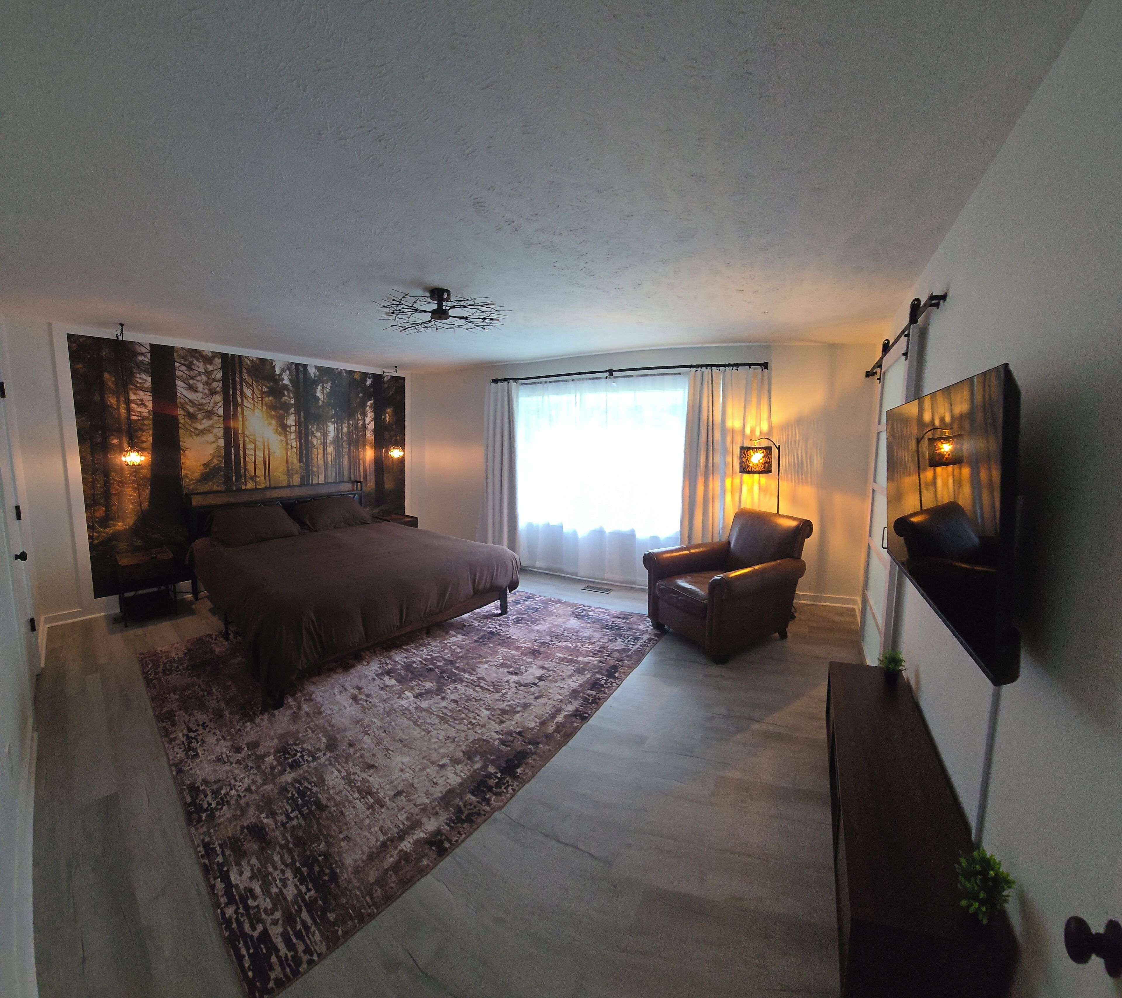 3 habitaciones, tabla de planchar con plancha, wifi y ropa de cama 