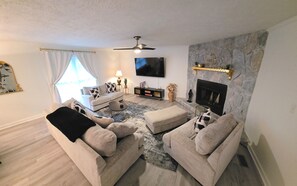 TV, fireplace
