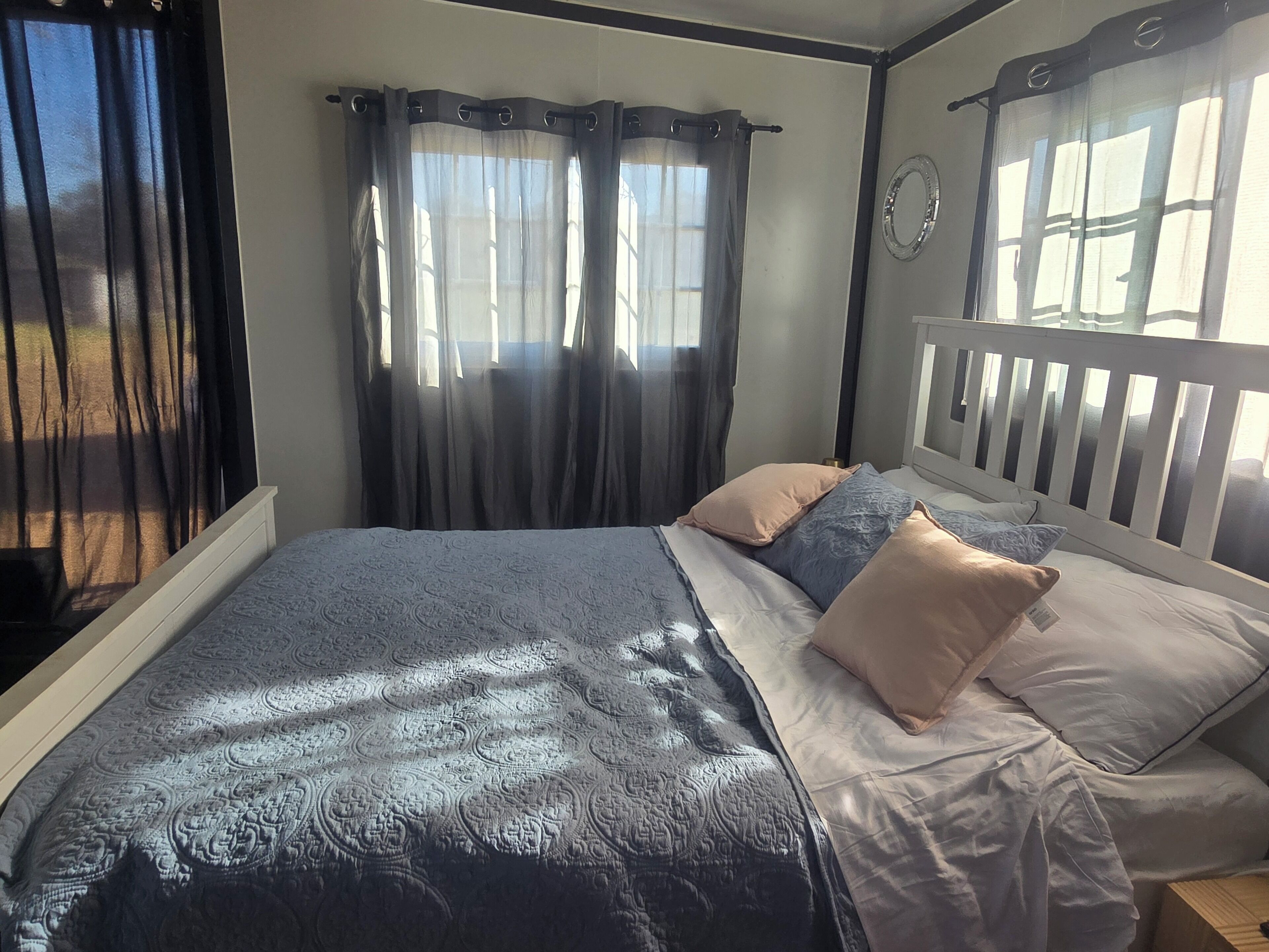 1 多间卧室、熨斗/熨衣板、床单