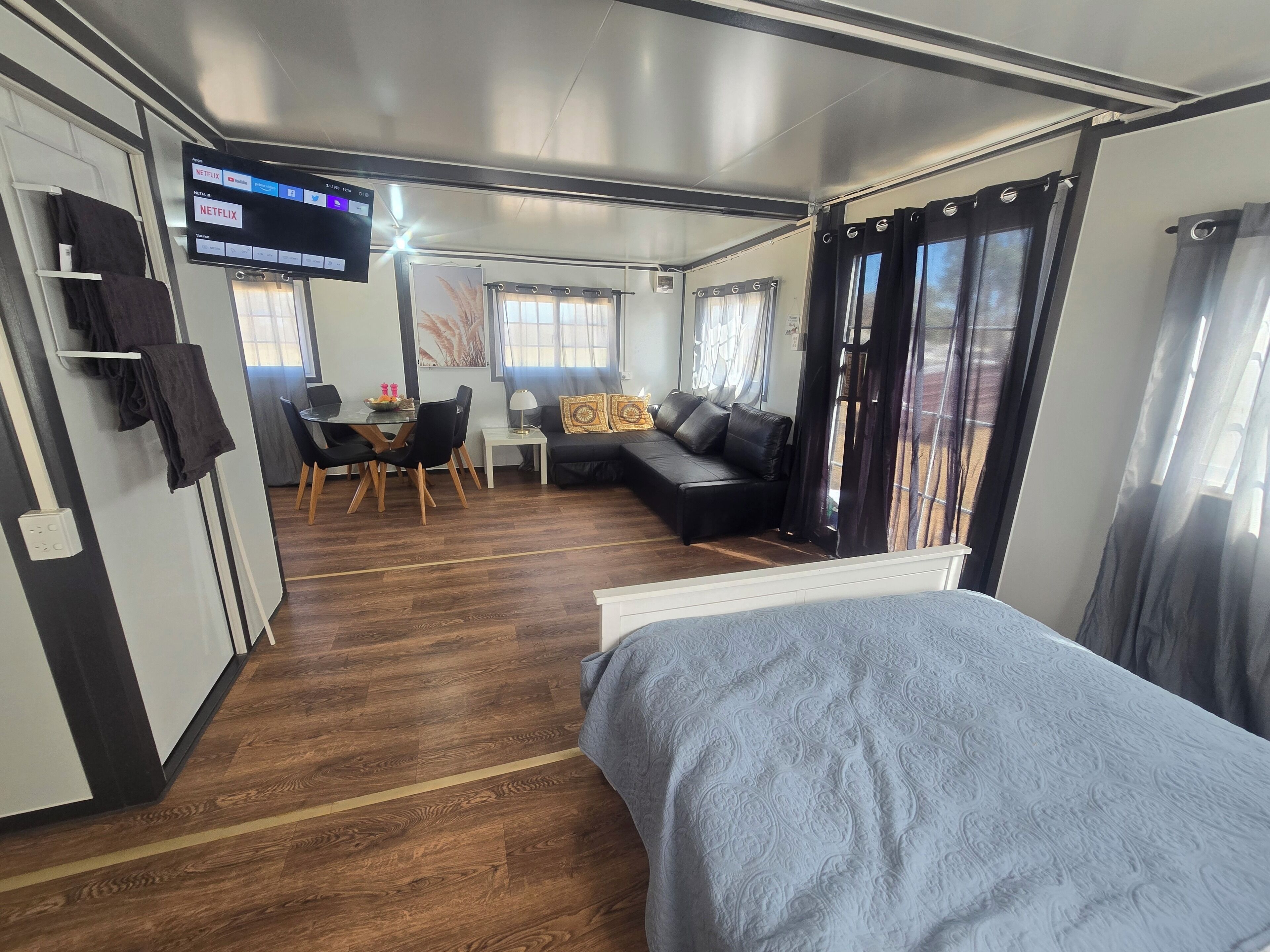 1 chambre, fer et planche à repasser, draps fournis