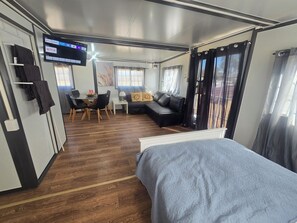 1 bedroom, iron/ironing board, bed sheets - The Country Nook (Manildra)