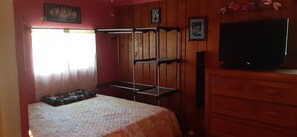 2 bedrooms, bed sheets, wheelchair access - Quaint 2 bedroom house perfectly located for all of your vacation adventures! (Martin City)