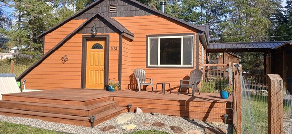 Exterior - Quaint 2 bedroom house perfectly located for all of your vacation adventures! (Martin City)