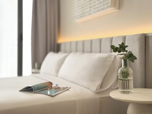 Studio Klasik, pemandangan halaman | Seprai premium, minibar, tirai kedap cahaya, dan Wi-Fi gratis