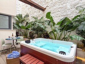 Deluxe Apartment, 1 Bedroom, Patio | Balcony - Coeo Frailes Design Apartments  (Málaga)