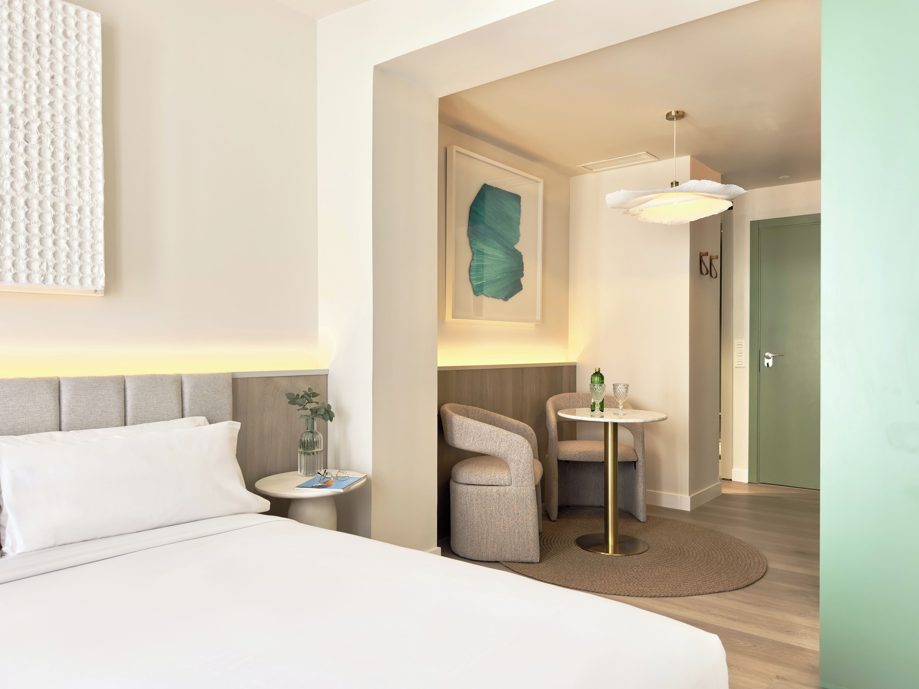 Ropa de cama de alta calidad, minibar, cortinas blackout y wifi gratis 