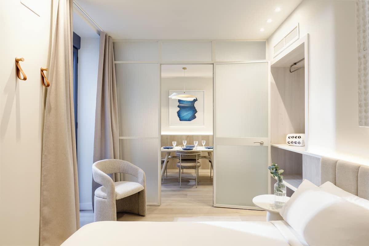 Deluxe-Apartment, 1 Schlafzimmer, Terrasse | Hochwertige Bettwaren, Minibar, Verdunkelungsvorhänge, kostenloses WLAN
