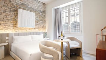 Estudio Deluxe, con acceso para personas discapacitadas | Baño | Regadera, regadera tipo lluvia, amenidades de baño gratuitas